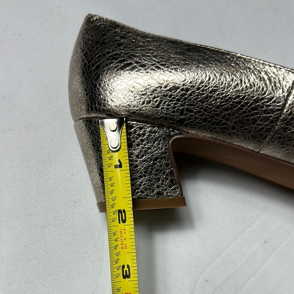 Paolo Gold Metallic Heels Sleek Design with Pointed Toe - Picture 7 of 11